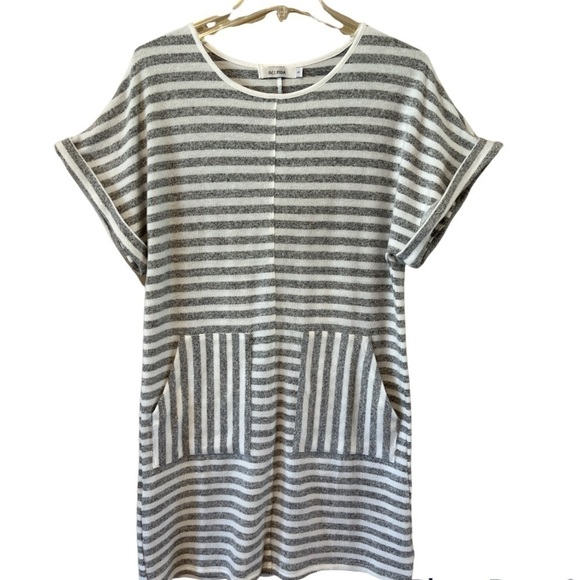 NWT Belinda Gray and White Striped Knit Dress Size Small - Picture 1 of 13